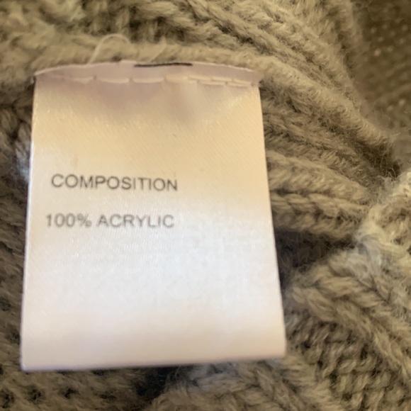 Faux Fur trim sweater - Picture 6 of 8